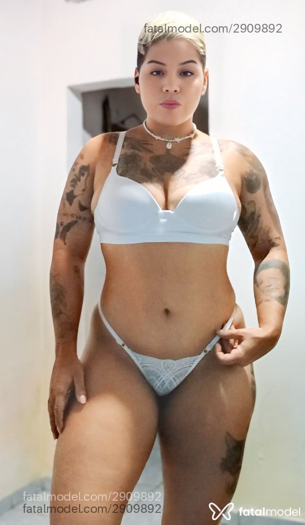 Acompanhante mulher com cabelo grisalho de olhos mel em Fortaleza - Aylla