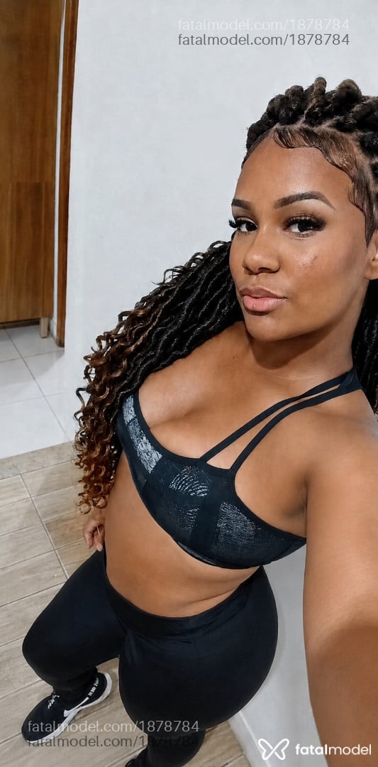Acompanhante mulher com cabelo colorido de olhos castanhos em Ribeirão das Neves - Karein