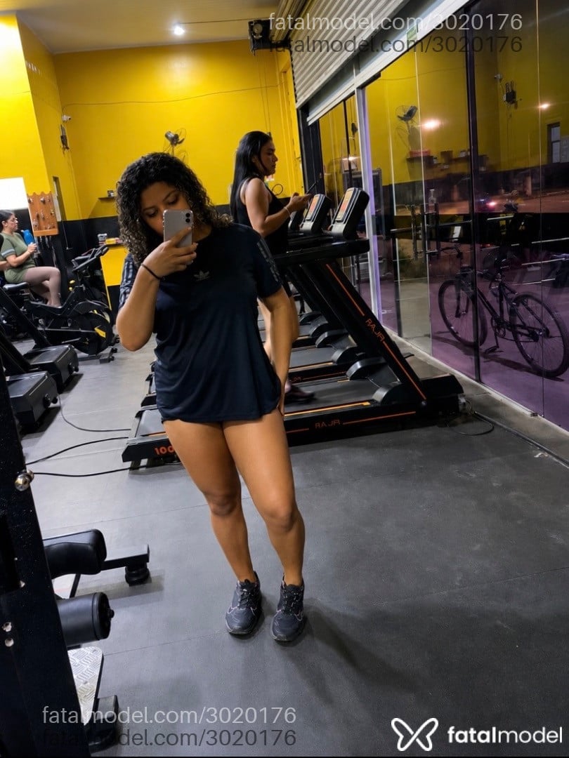 Acompanhante mulher com cabelo castanho de olhos pretos - Kely Santos
