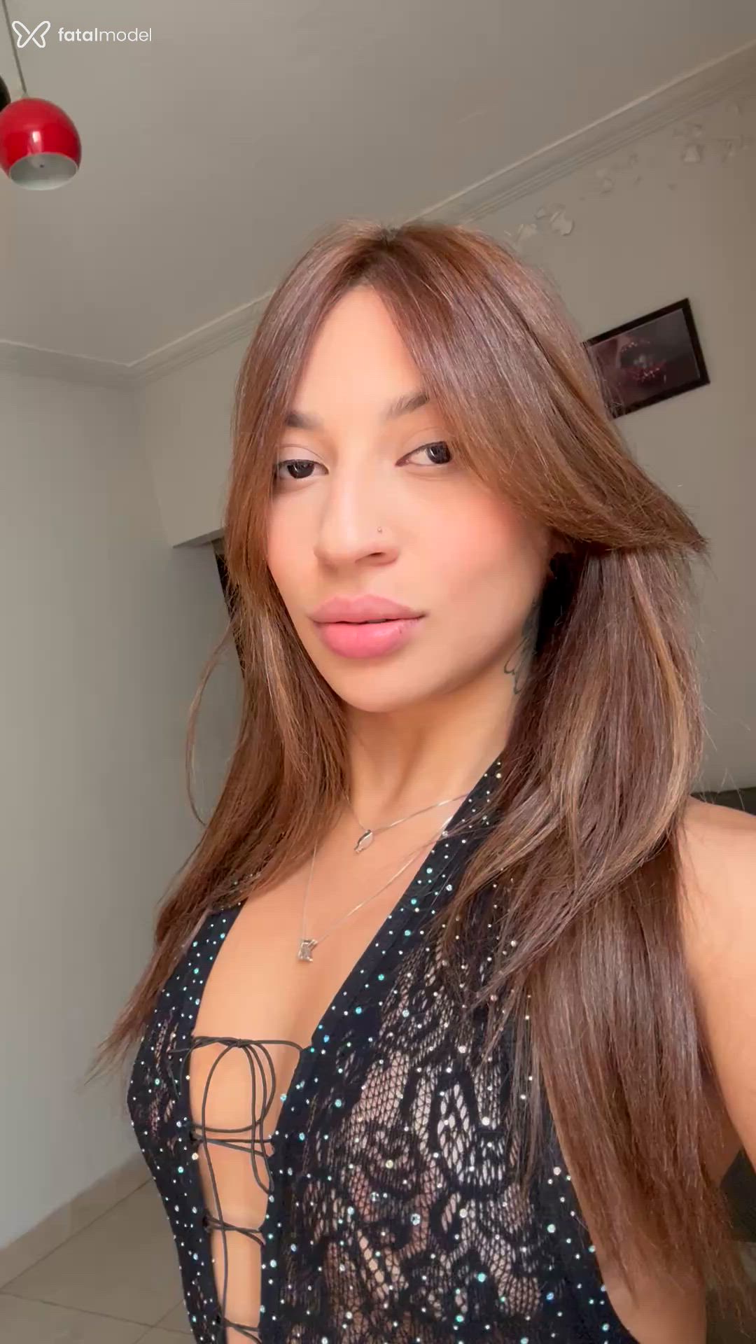 Acompanhante mulher com cabelo castanho de olhos castanhos em São Paulo Acompanhante mulher com cabelo castanho de olhos castanhos em São Paulo - Kemily