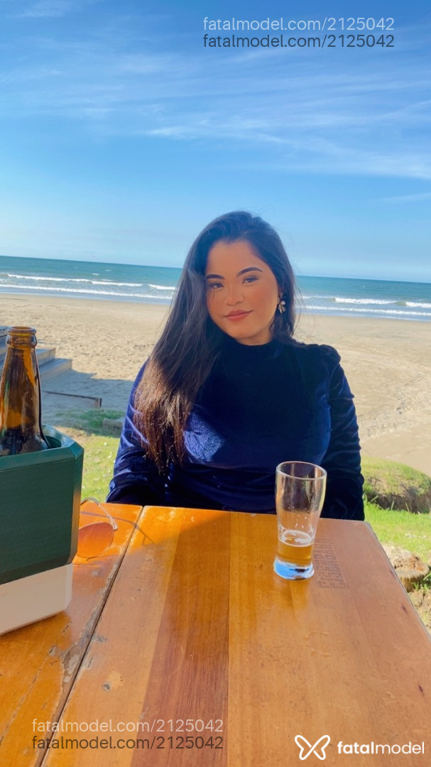 Acompanhante mulher morena (o) de olhos castanhos - Aruana Acompanhante mulher morena (o) de olhos castanhos - Aruana