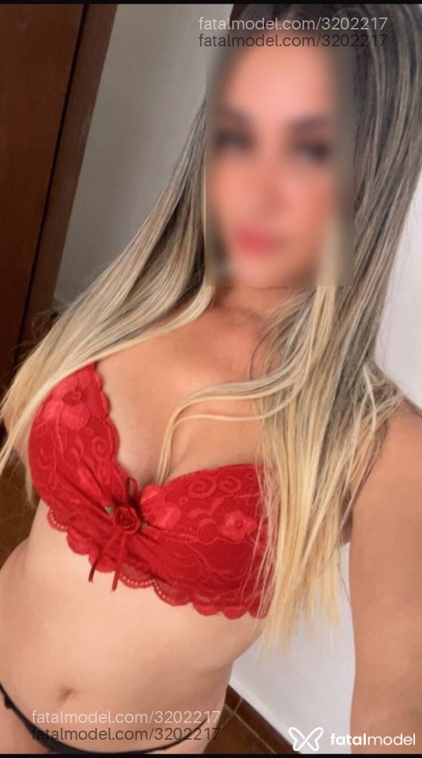 Acompanhante mulher loira (o) de olhos castanhos em Contagem - Lavínia lovatelli