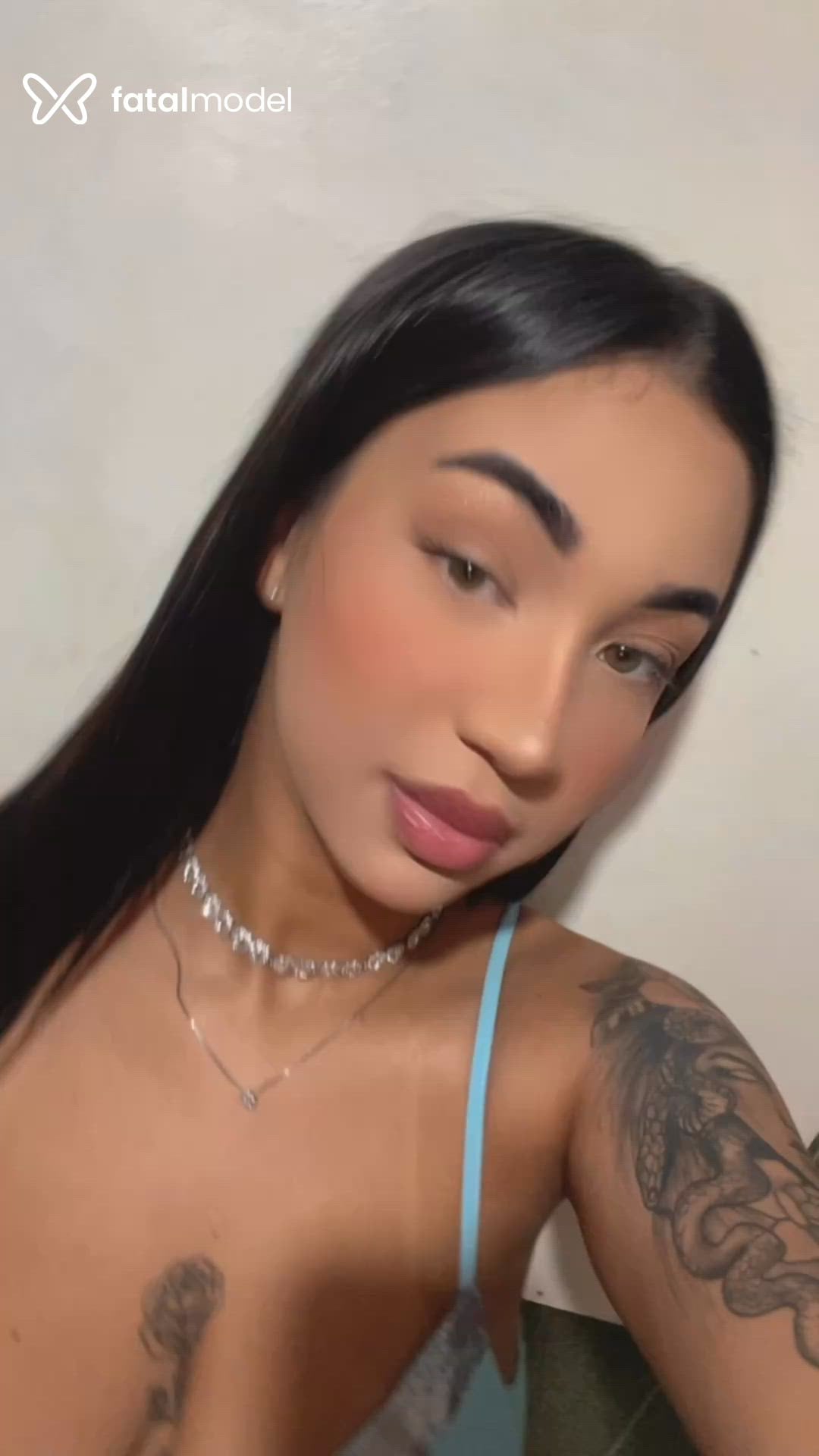 Acompanhante mulher morena (o) de olhos verdes - Sophy Andrade Acompanhante mulher morena (o) de olhos verdes - Sophy Andrade
