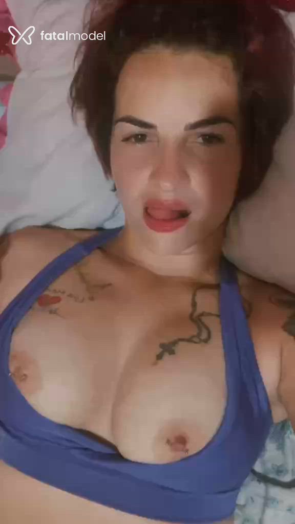Acompanhante mulher loira (o) de olhos castanhos - Tudodentro