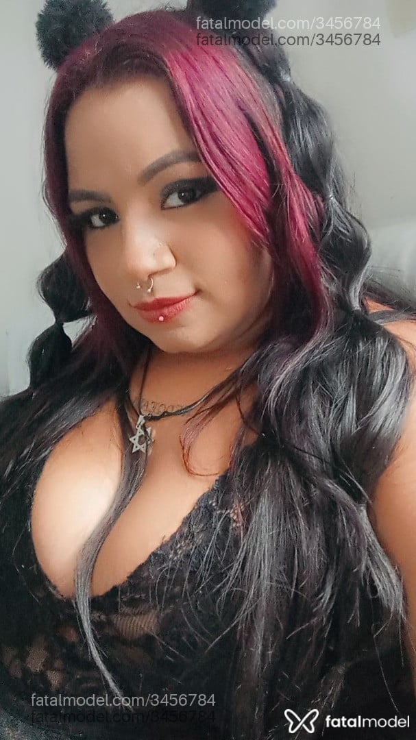 Acompanhante mulher com cabelo colorido de olhos castanhos em Campo Grande Acompanhante mulher com cabelo colorido de olhos castanhos em Campo Grande - Daryene