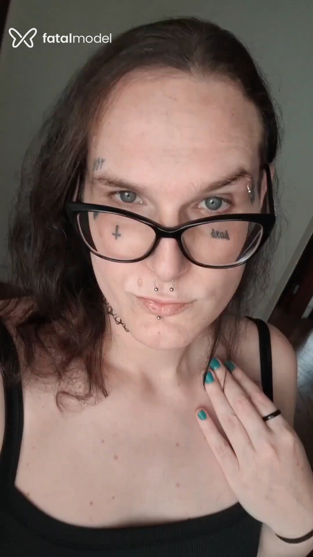 Acompanhante mulher trans com cabelo castanho de olhos azuis em Pouso Alegre - Muriel