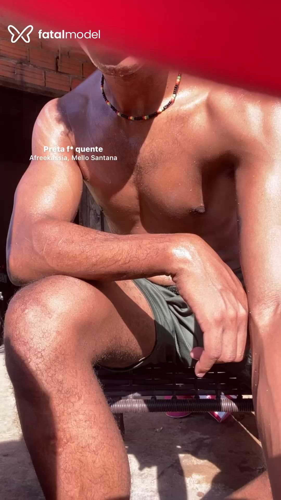 Acompanhante homem com cabelo castanho de olhos pretos - Lucas