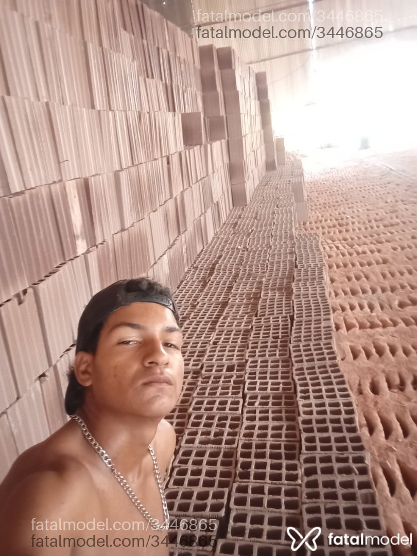 Acompanhante homem morena (o) de olhos castanhos em Jataí - Neguin