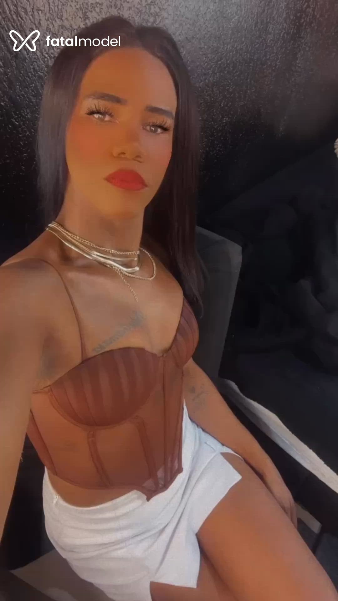 Acompanhante mulher trans morena (o) de olhos pretos - Vicktoria Badgilr Acompanhante mulher trans morena (o) de olhos pretos - Vicktoria Badgilr