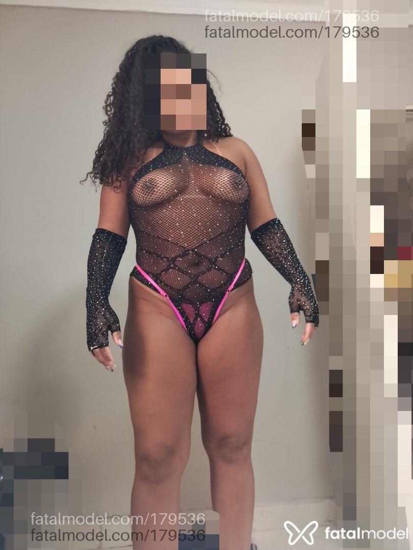 Acompanhante mulher com cabelo castanho de olhos castanhos em Serra Acompanhante mulher com cabelo castanho de olhos castanhos em Serra - DADAI