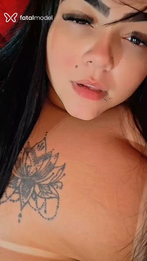 Acompanhante mulher morena (o) de olhos pretos - Morena