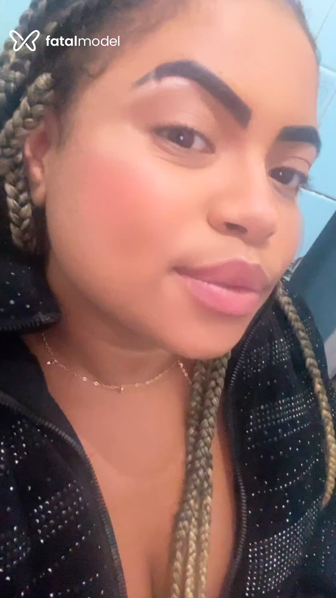 Acompanhante mulher morena (o) de olhos pretos - Briana