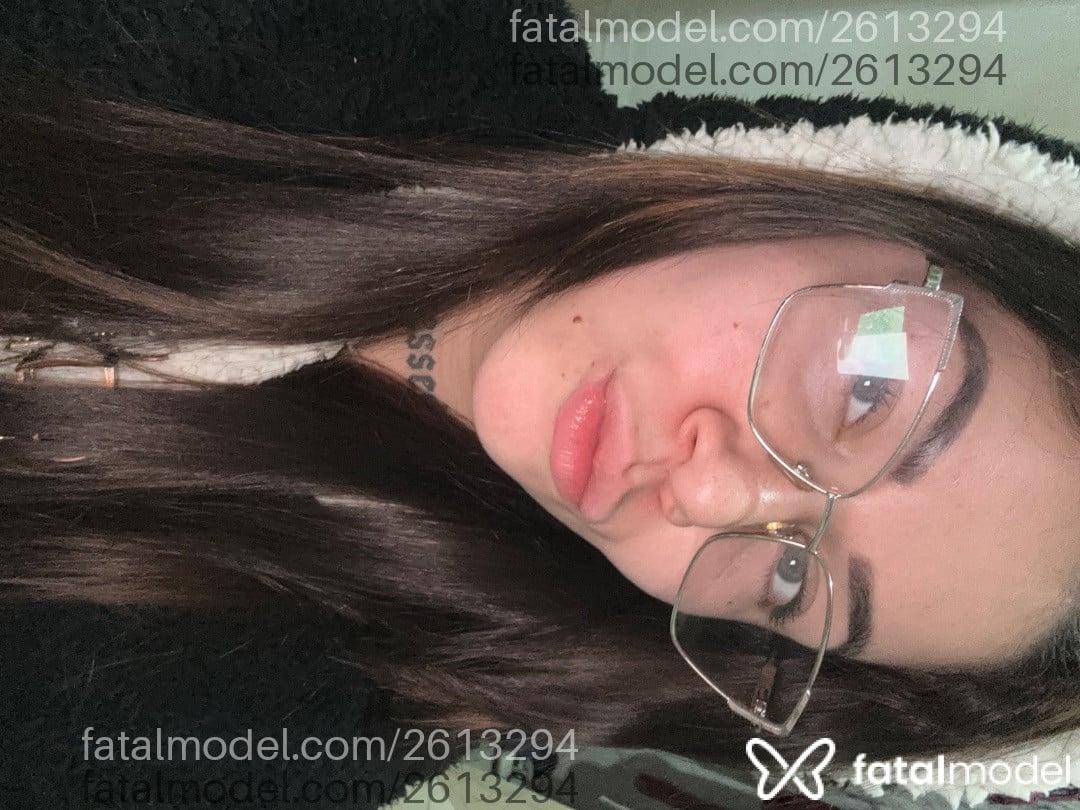 Acompanhante mulher com cabelo castanho de olhos verdes em Porto Alegre - Mirela Angel