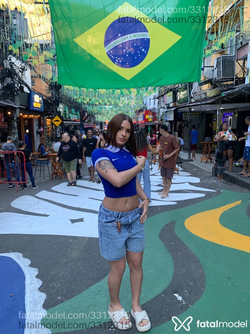 Acompanhante mulher trans com cabelo castanho de olhos castanhos em Rio de Janeiro - Rilary Rosa