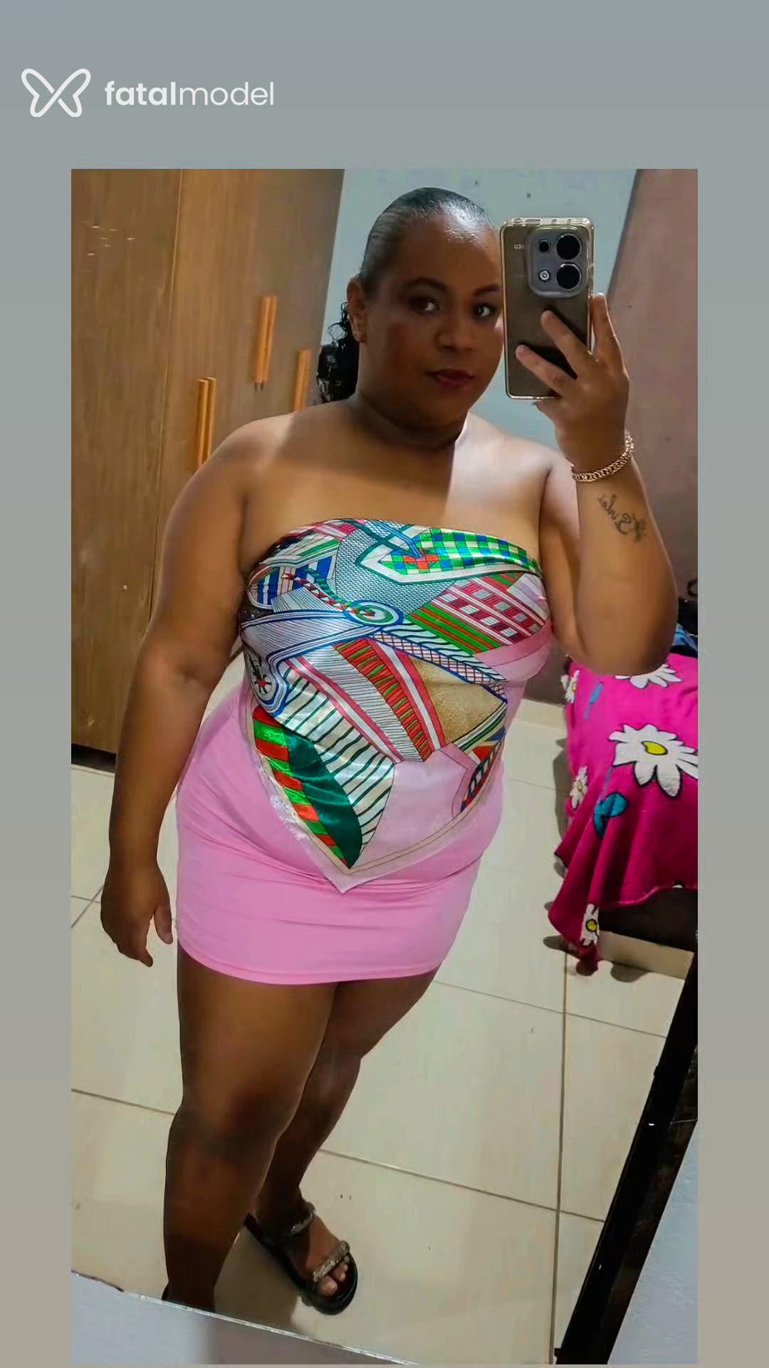 Acompanhante mulher com cabelo castanho de olhos pretos em Loanda Acompanhante mulher com cabelo castanho de olhos pretos em Loanda - Bombomzinho