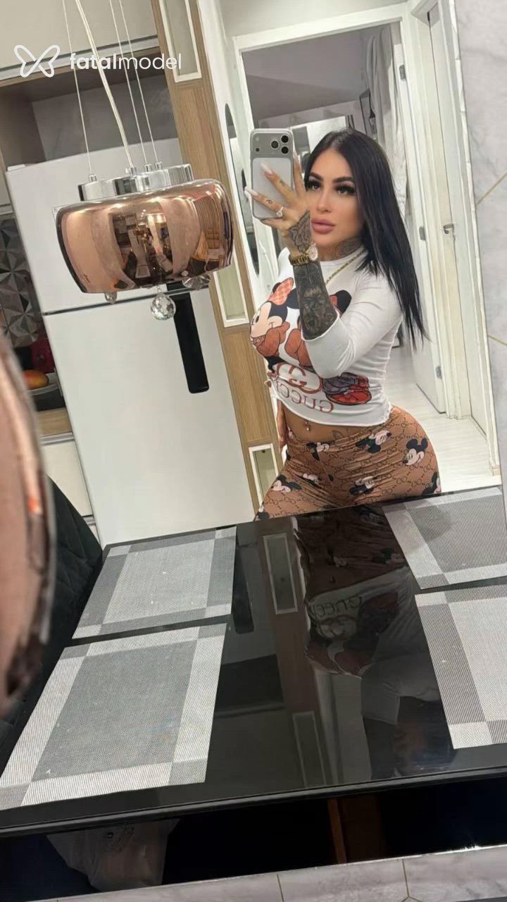 Acompanhante mulher com cabelo castanho de olhos castanhos - GABY PRADO Acompanhante mulher com cabelo castanho de olhos castanhos - GABY PRADO