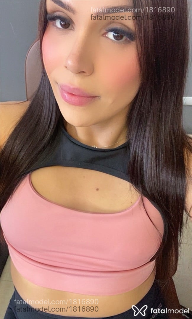 Acompanhante mulher trans com cabelo castanho de olhos castanhos em Araucária - Julia Pimentel