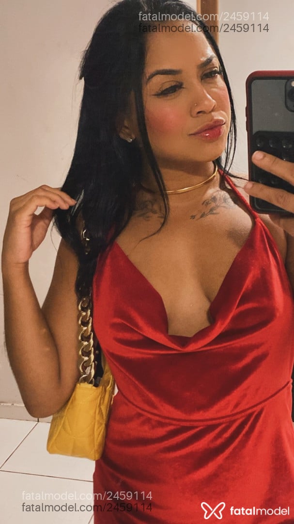 Acompanhante mulher com cabelo castanho de olhos castanhos - Lara Duarte