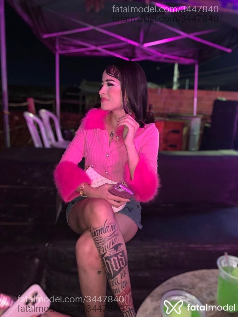 Acompanhante mulher morena (o) de olhos verdes - Hihi