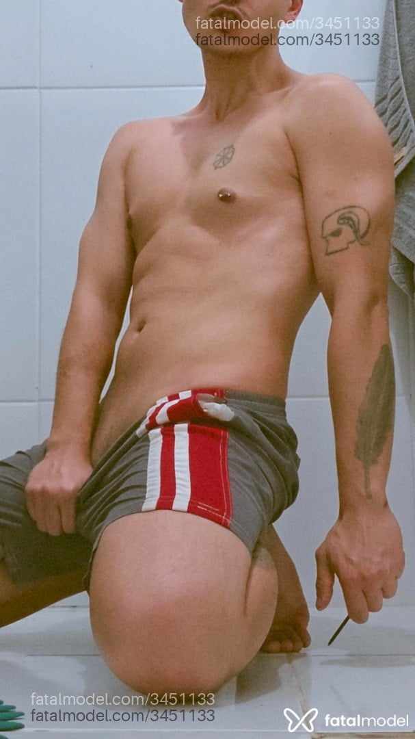 Acompanhante homem morena (o) de olhos pretos em Londrina - Gahhhot