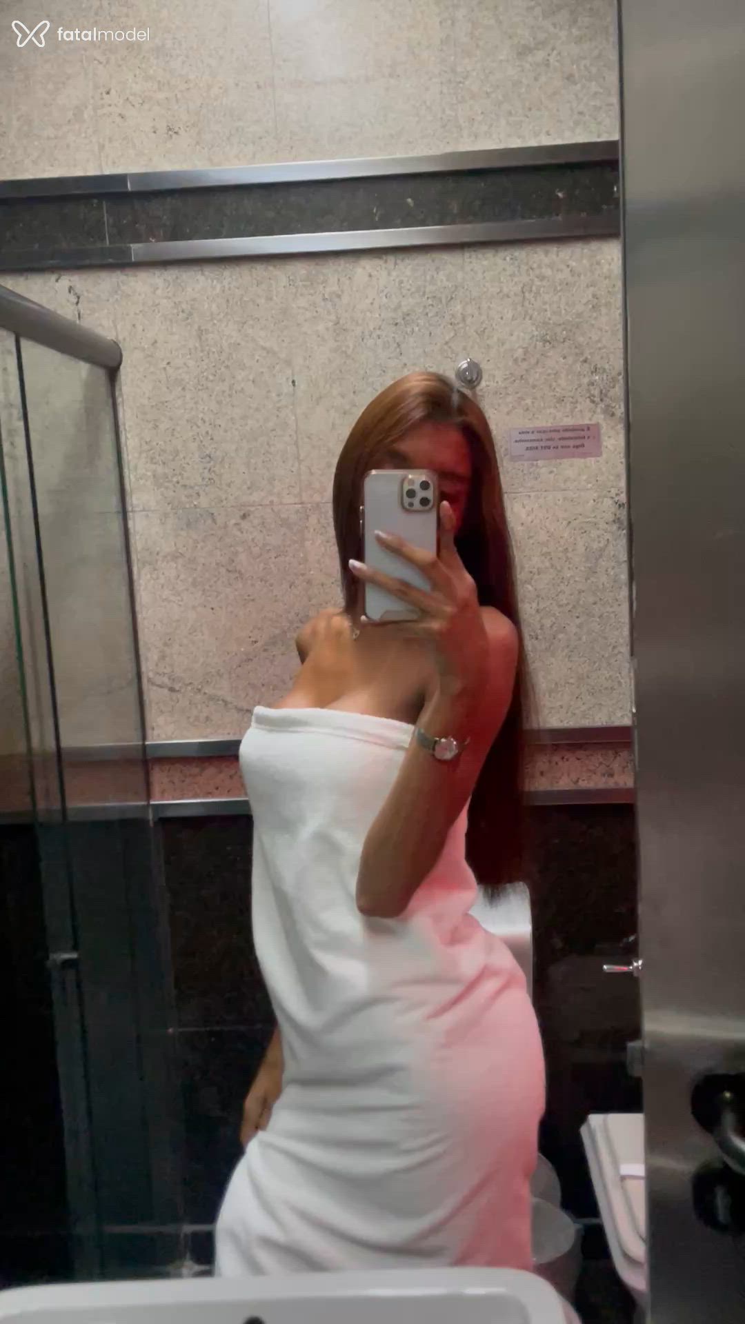 Acompanhante mulher trans morena (o) de olhos pretos - Lua