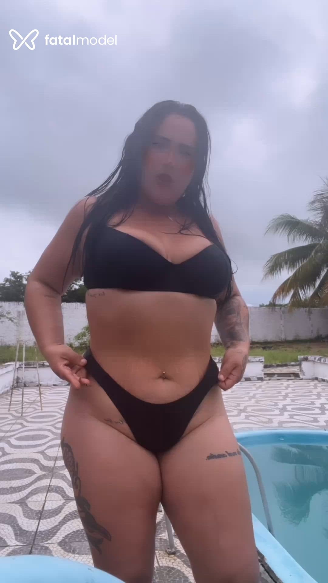 Acompanhante mulher morena (o) de olhos mel - Brisalinda Acompanhante mulher morena (o) de olhos mel - Brisalinda