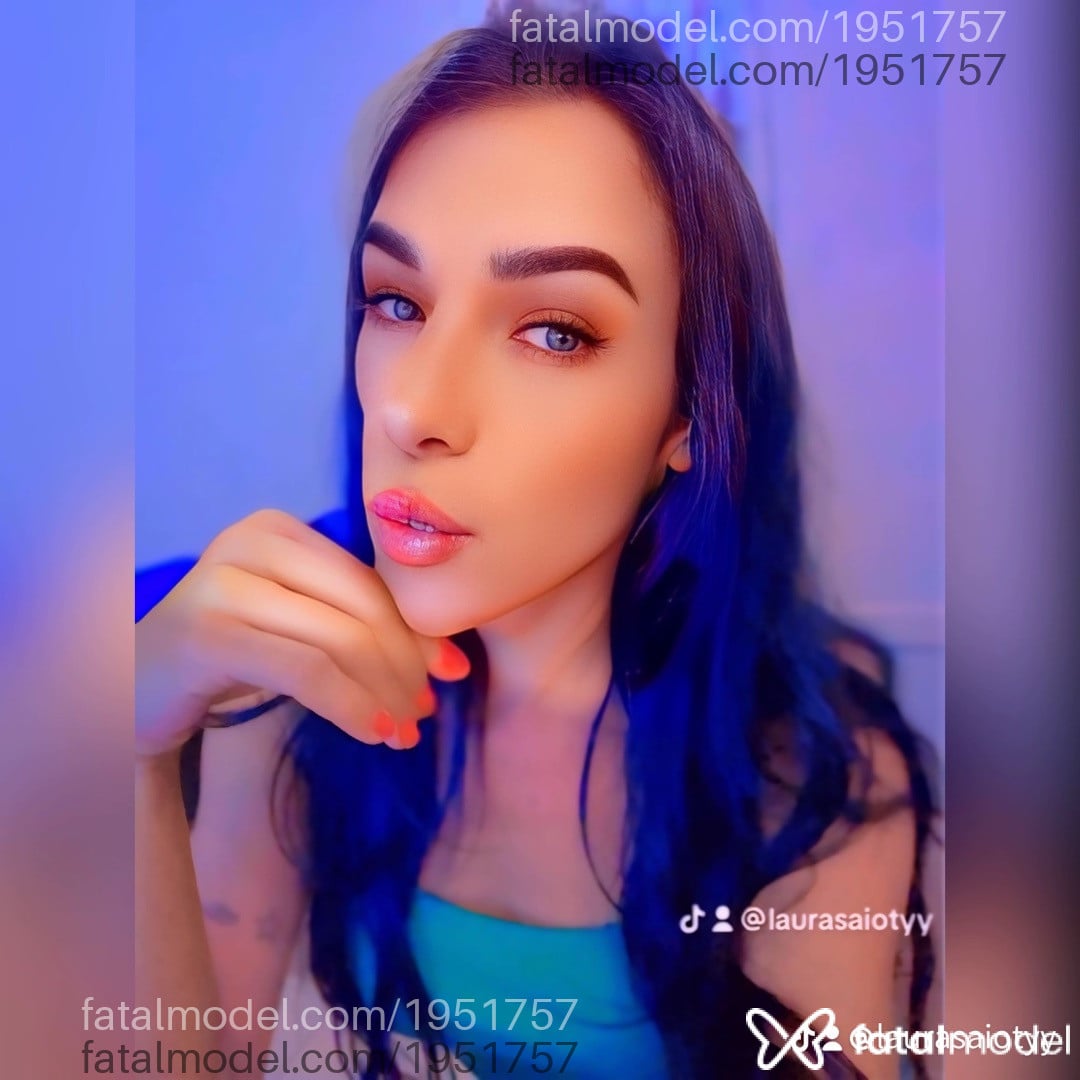 Acompanhante mulher trans morena (o) de olhos verdes em Trindade - Laura