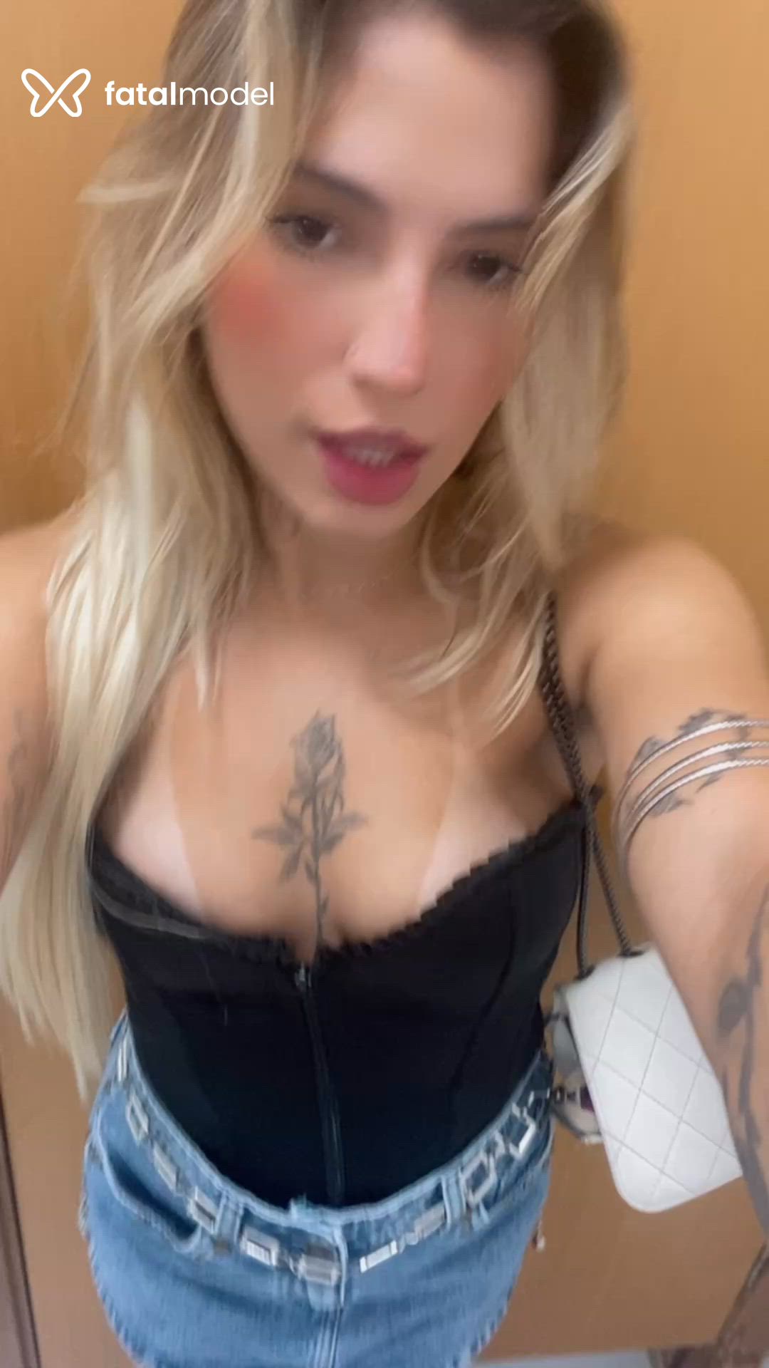 Acompanhante mulher com cabelo castanho de olhos castanhos - Dessa Acompanhante mulher com cabelo castanho de olhos castanhos - Dessa