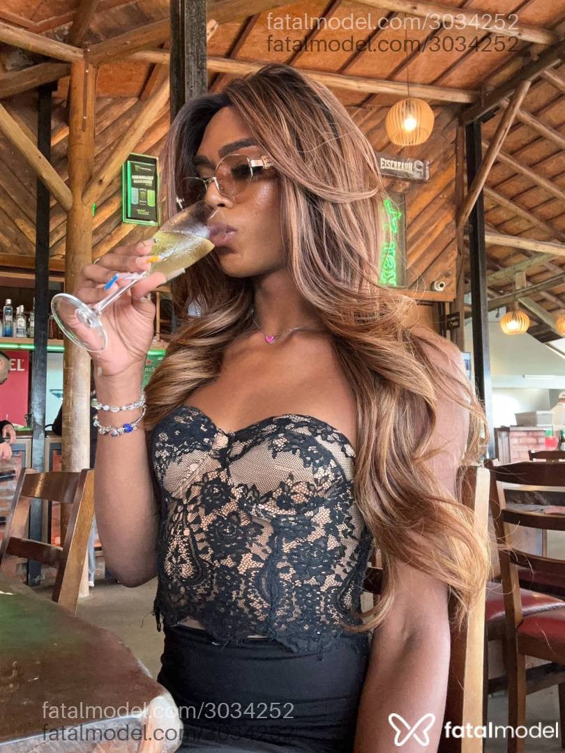 Acompanhante mulher trans morena (o) de olhos castanhos em Itajaí Acompanhante mulher trans morena (o) de olhos castanhos em Itajaí - Pérola Sanches