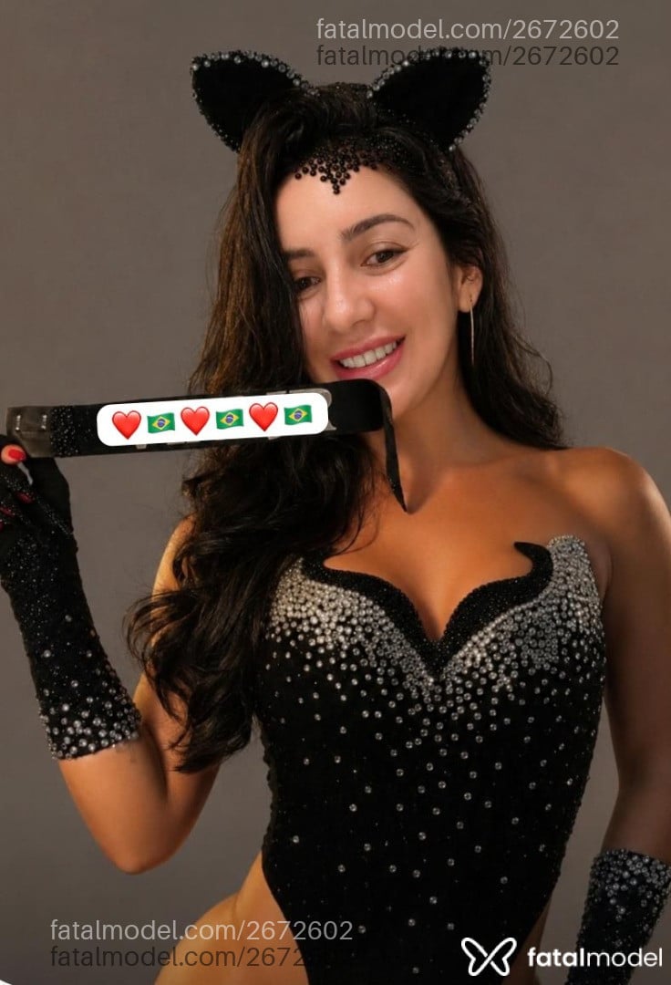 Acompanhante mulher com cabelo castanho de olhos mel em Virtual - Heloísa