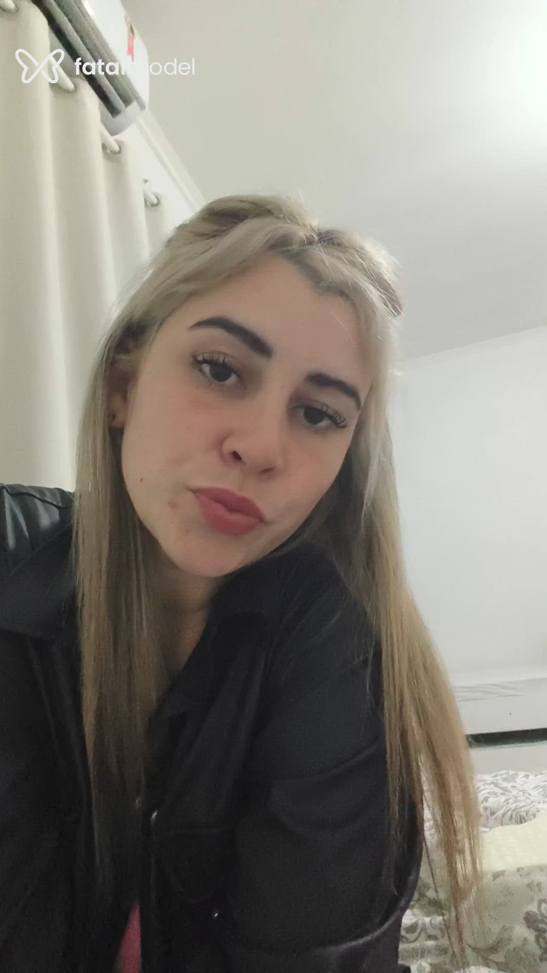 Acompanhante mulher loira (o) de olhos castanhos - Vitória Acompanhante mulher loira (o) de olhos castanhos - Vitória