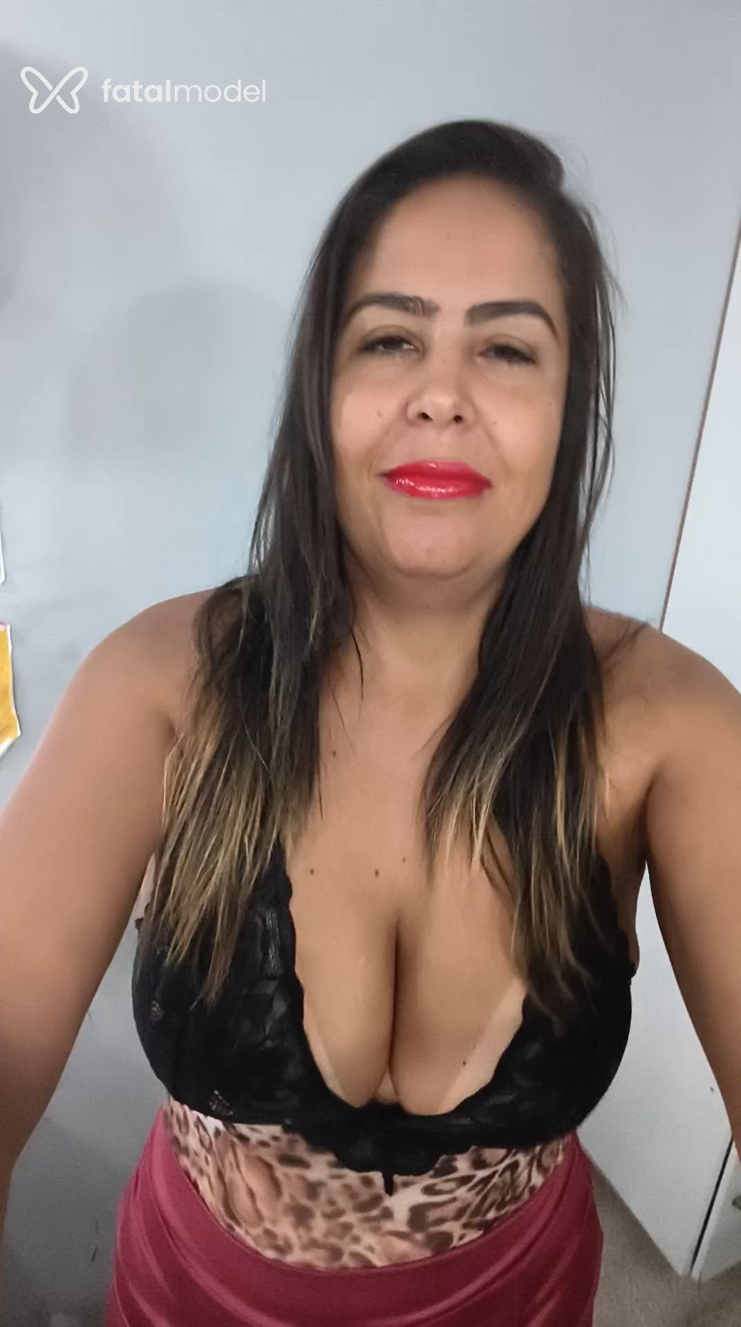 Acompanhante mulher com cabelo colorido de olhos mel em Campo Grande Acompanhante mulher com cabelo colorido de olhos mel em Campo Grande - Joana Darc