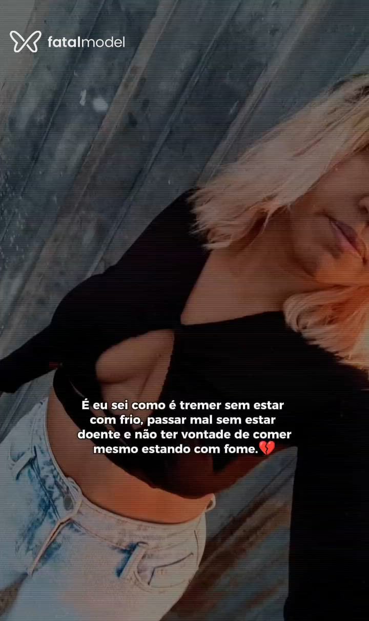 Acompanhante mulher loira (o) de olhos castanhos - Rayyy
