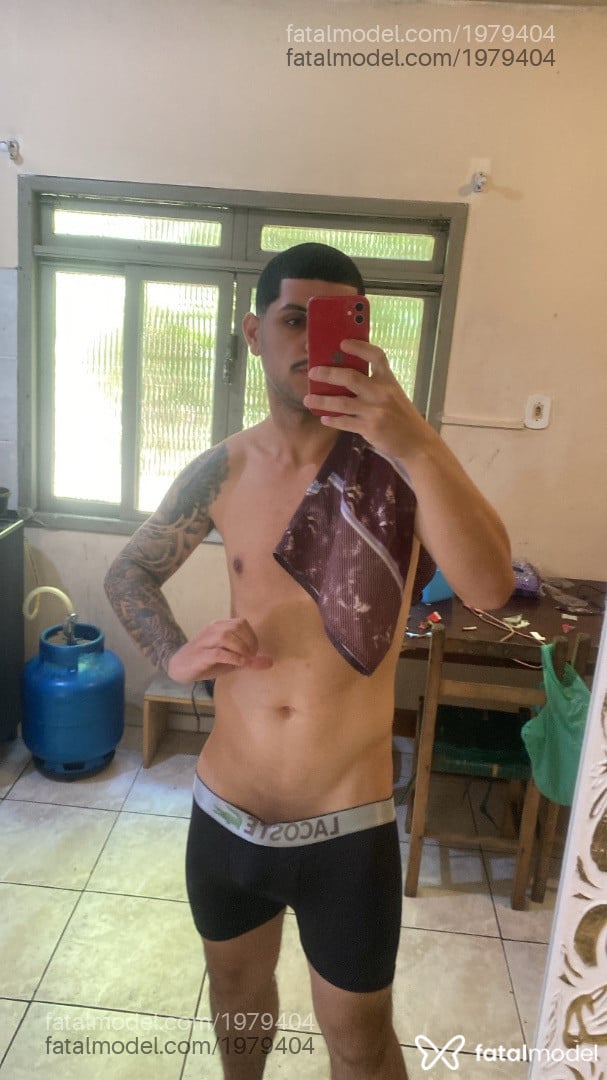 Acompanhante homem morena (o) de olhos cinza em Gaspar - Reber