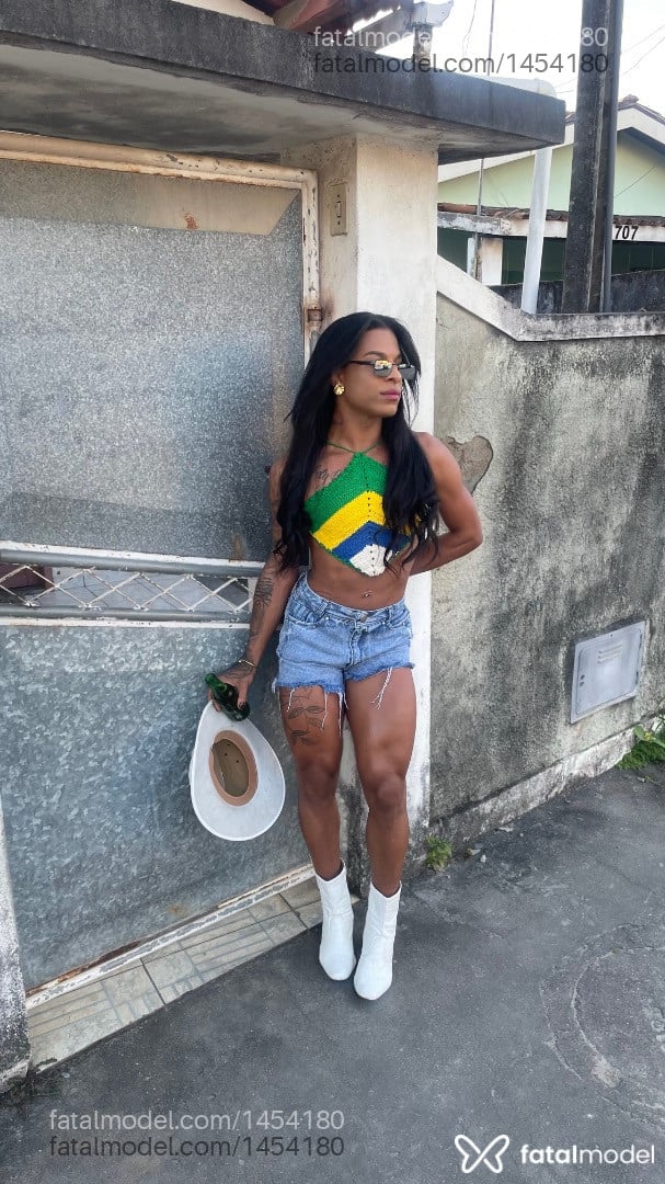Acompanhante mulher trans morena (o) de olhos castanhos em Salvador - Kellynha
