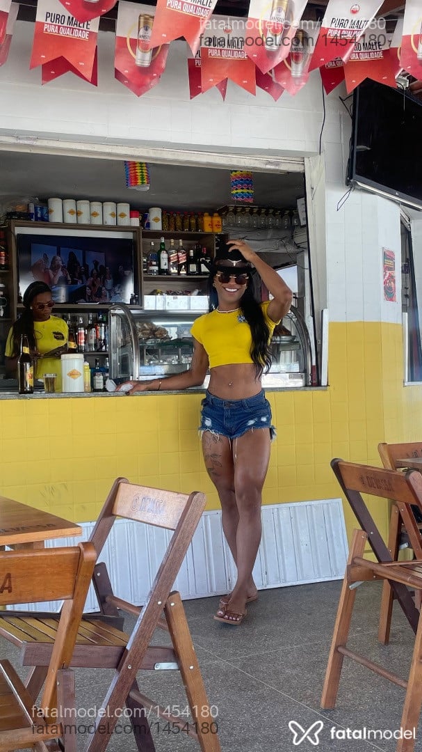 Acompanhante mulher trans morena (o) de olhos castanhos em Salvador - Kellynha