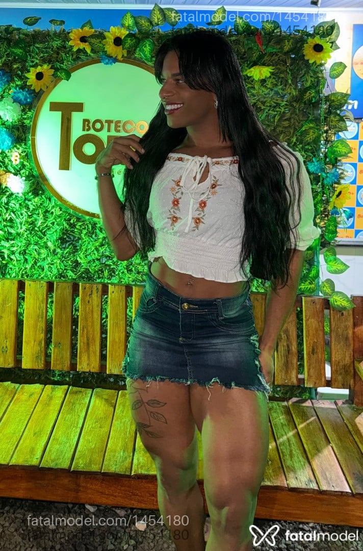 Acompanhante mulher trans morena (o) de olhos castanhos em Salvador - Kellynha