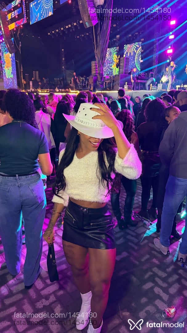 Acompanhante mulher trans morena (o) de olhos castanhos em Salvador - Kellynha