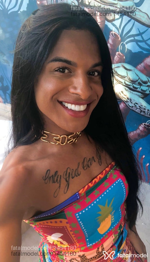 Acompanhante mulher trans morena (o) de olhos castanhos em Salvador - Kellynha