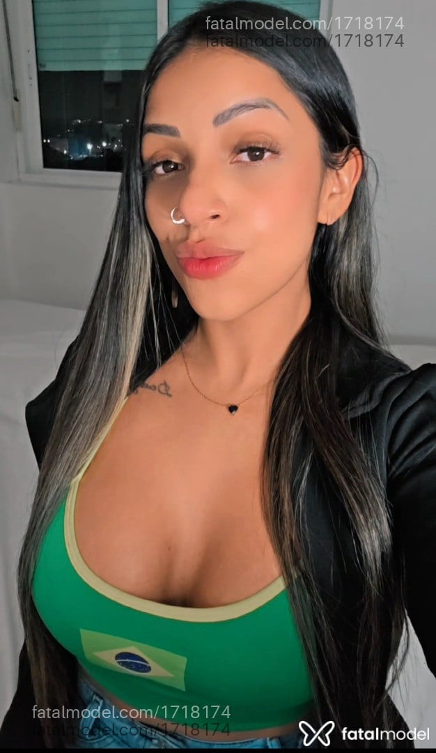 Acompanhante mulher com cabelo castanho de olhos castanhos em Curitiba - Alanahot