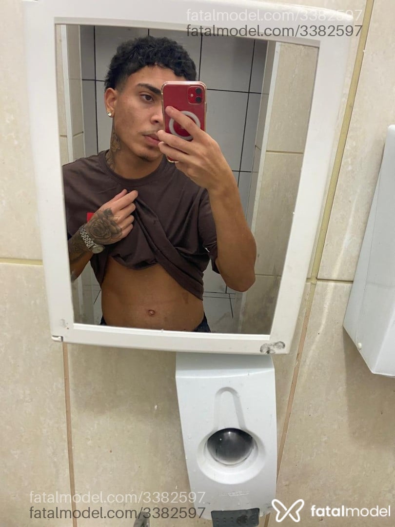 Acompanhante homem morena (o) de olhos castanhos - Fontenelle