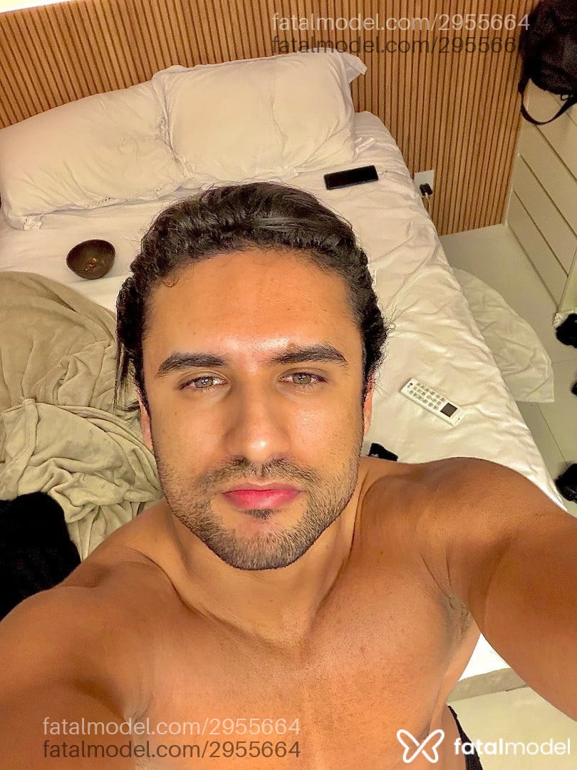 Acompanhante homem com cabelo castanho de olhos verdes em São Paulo - Aleff