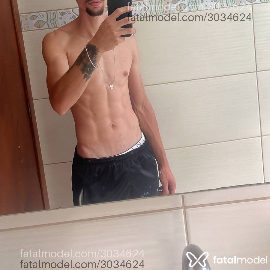 Acompanhante homem com cabelo castanho de olhos pretos em Pinhalzinho - Mateus