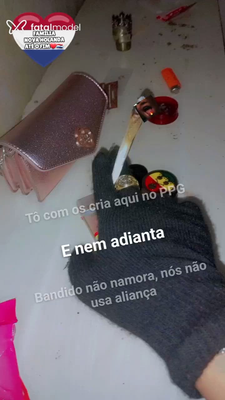 Acompanhante mulher loira (o) de olhos castanhos - Caixinhossoares