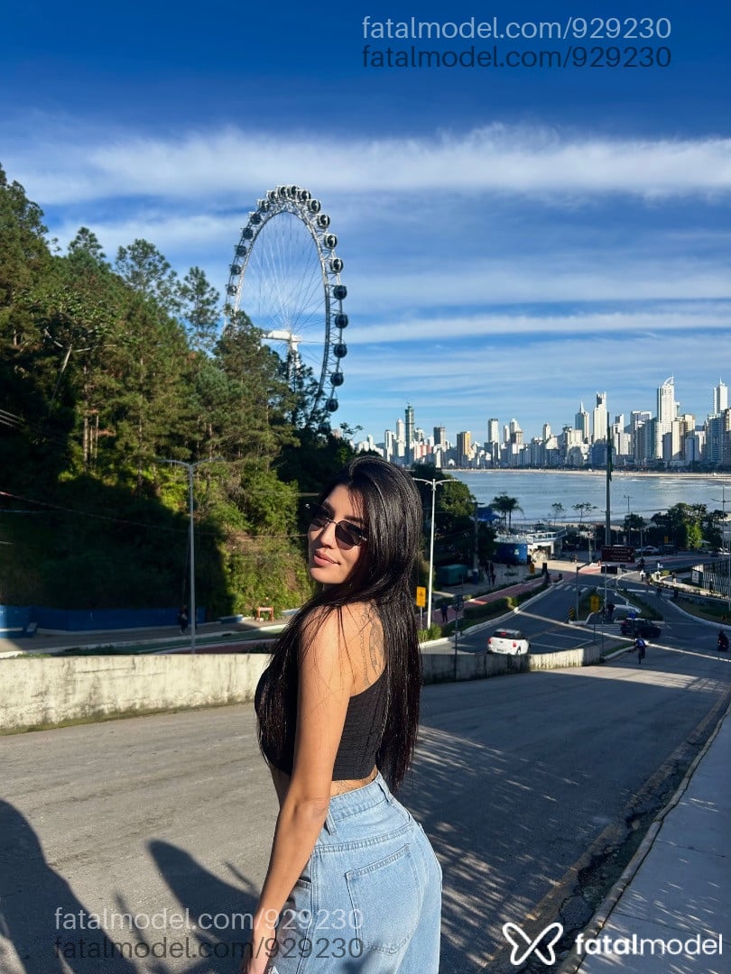 Acompanhante mulher morena (o) de olhos verdes em Florianópolis - Luna Cartier Minei
