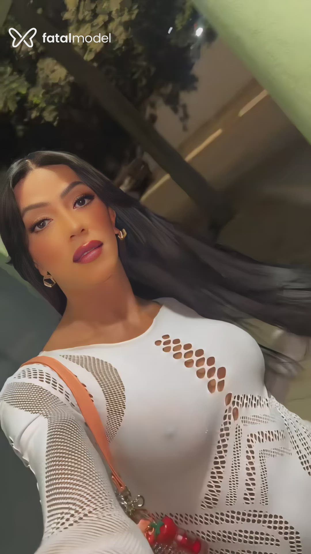 Acompanhante mulher trans morena (o) de olhos pretos - Isah Lopes