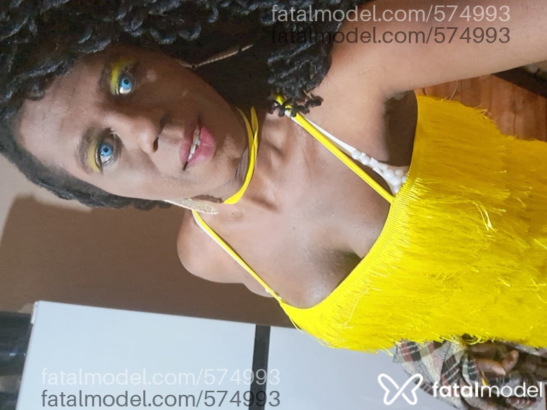 Acompanhante mulher trans com cabelo colorido de olhos pretos em São Sebastião do Paraíso Acompanhante mulher trans com cabelo colorido de olhos pretos em São Sebastião do Paraíso - Sabrina bina