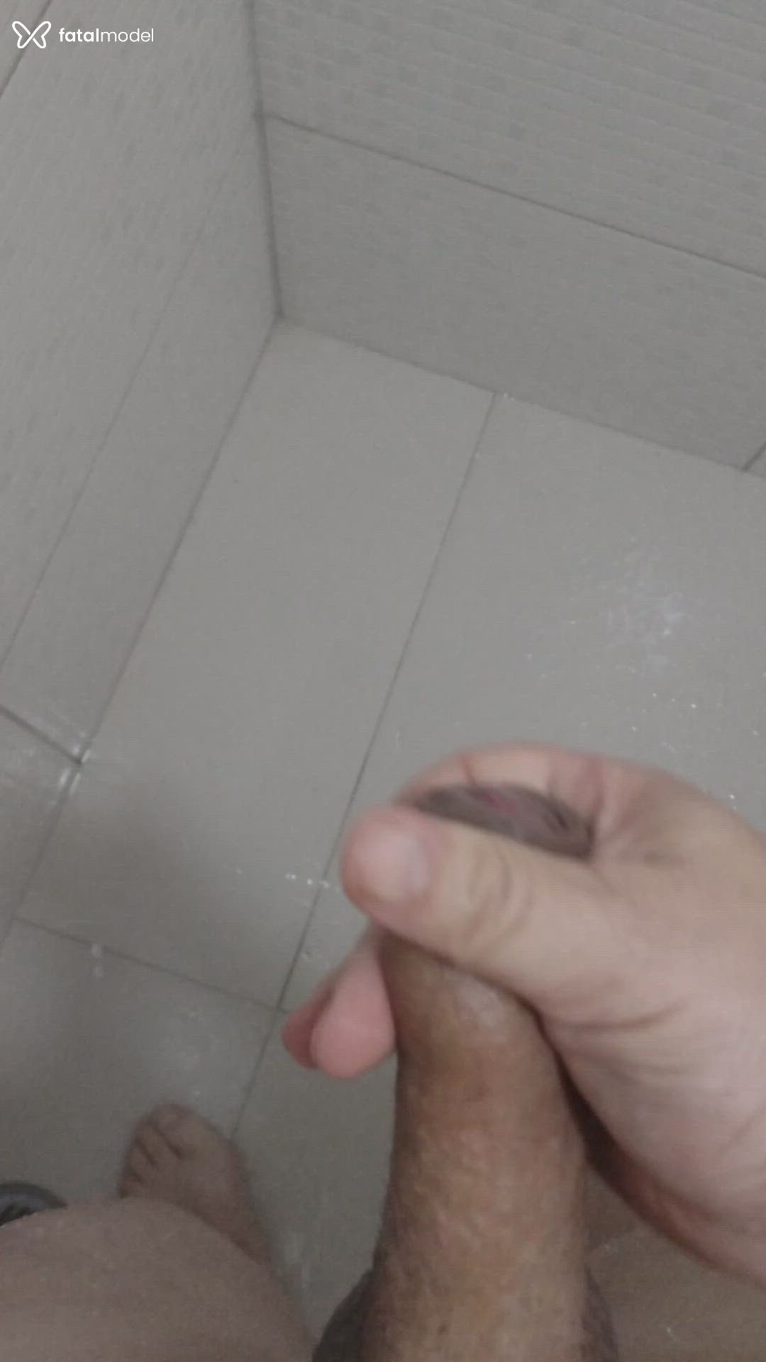Acompanhante homem sem cabelo de olhos castanhos - Fernando