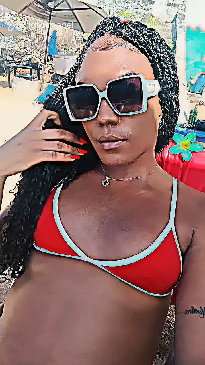 Acompanhante mulher trans com cabelo colorido de olhos castanhos em Salvador Acompanhante mulher trans com cabelo colorido de olhos castanhos em Salvador - Cupim