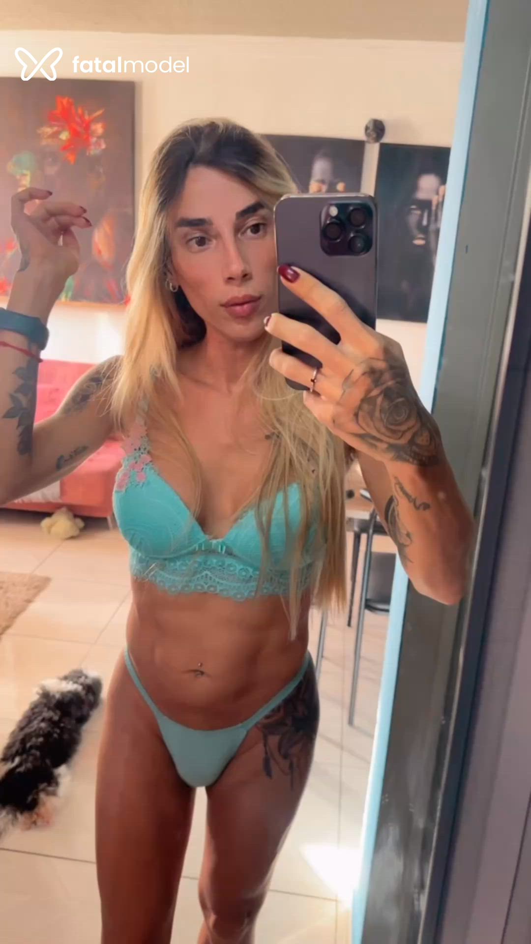 Acompanhante travesti loira (o) de olhos castanhos - Vitoria Baroni Acompanhante travesti loira (o) de olhos castanhos - Vitoria Baroni